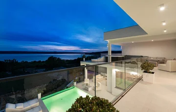 Modern Seaview Villa with Pool in Maslenica