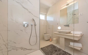 Modern Seaview Villa with Pool in Maslenica