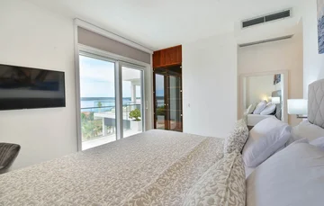 Modern Seaview Villa with Pool in Maslenica