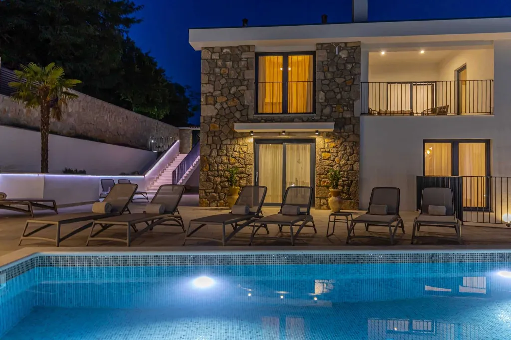 Spacious 5-Bedroom Villa with Pool in Bribir