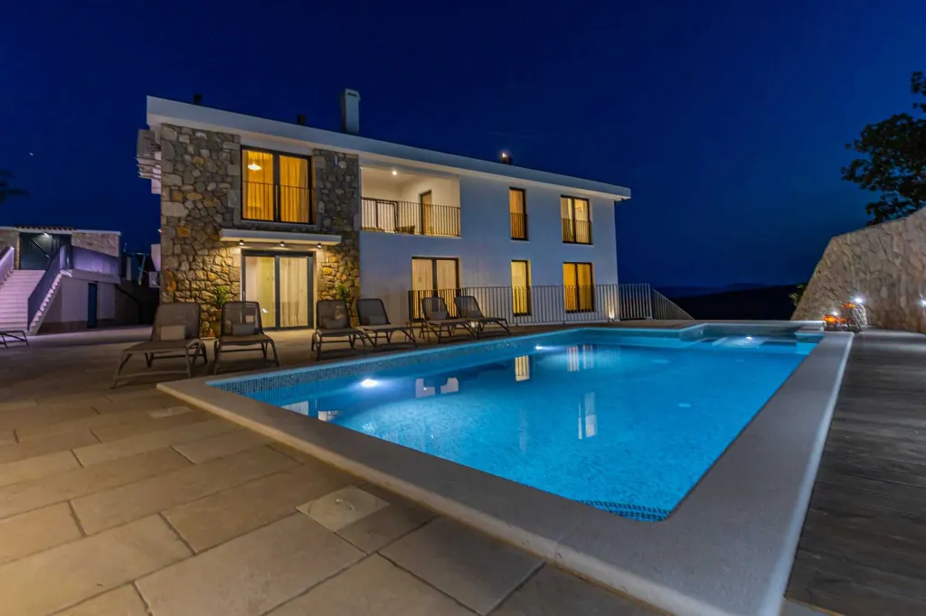 Spacious 5-Bedroom Villa with Pool in Bribir