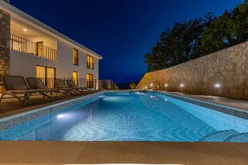 Spacious 5-Bedroom Villa with Pool in Bribir