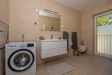 Spacious 5-Bedroom Villa with Pool in Bribir