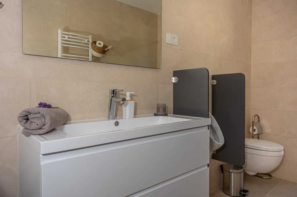 Spacious 5-Bedroom Villa with Pool in Bribir