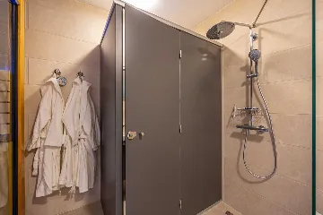 Spacious 5-Bedroom Villa with Pool in Bribir