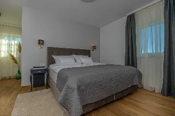 Spacious 5-Bedroom Villa with Pool in Bribir