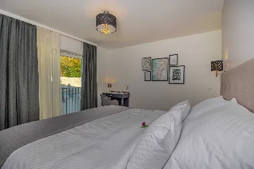 Spacious 5-Bedroom Villa with Pool in Bribir