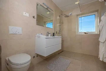 Spacious 5-Bedroom Villa with Pool in Bribir