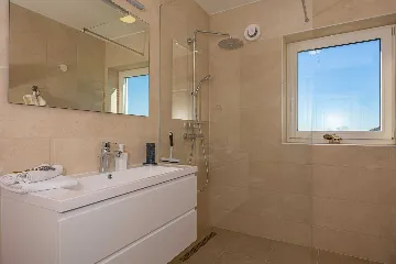 Spacious 5-Bedroom Villa with Pool in Bribir