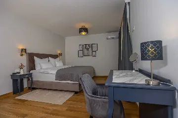 Spacious 5-Bedroom Villa with Pool in Bribir