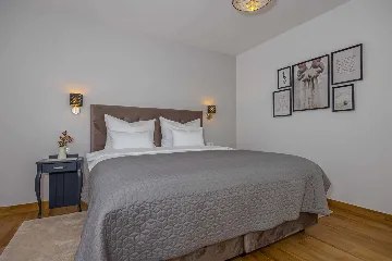 Spacious 5-Bedroom Villa with Pool in Bribir