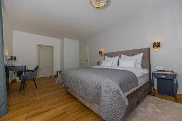 Spacious 5-Bedroom Villa with Pool in Bribir