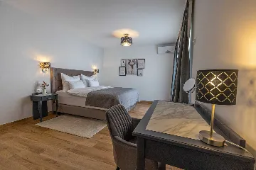 Spacious 5-Bedroom Villa with Pool in Bribir