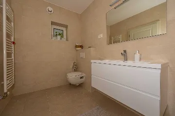 Spacious 5-Bedroom Villa with Pool in Bribir