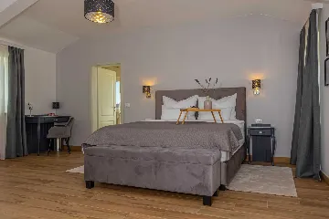 Spacious 5-Bedroom Villa with Pool in Bribir