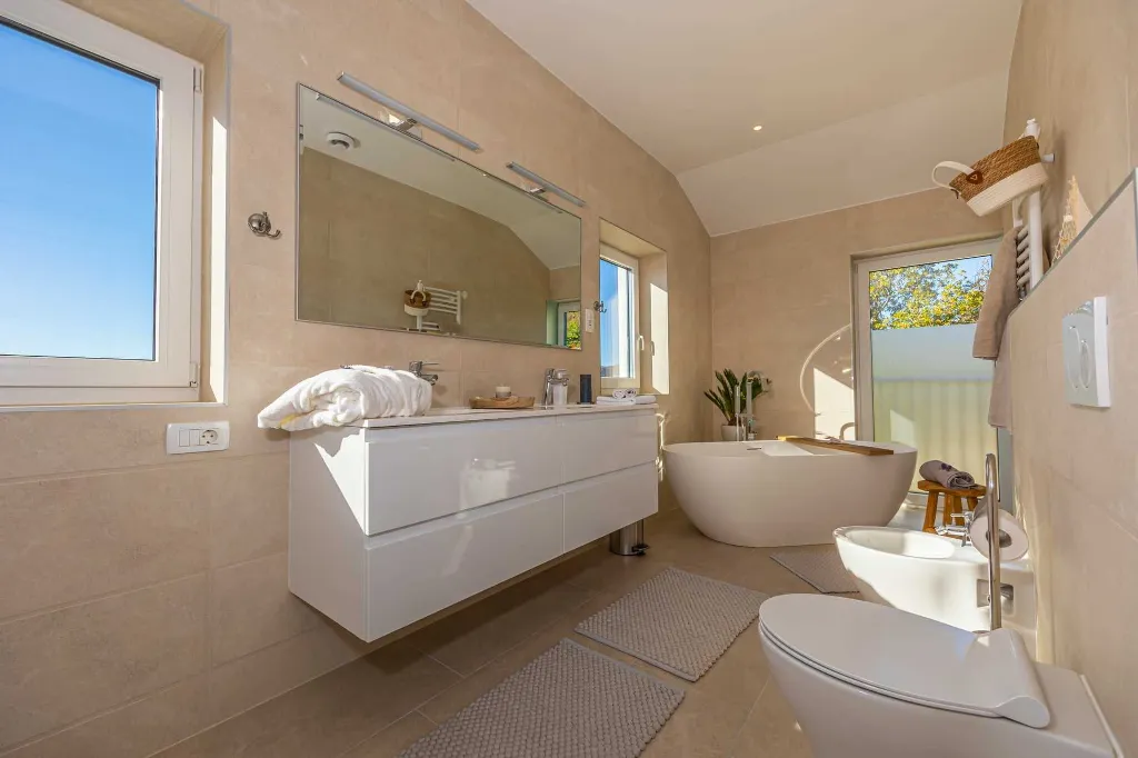 Spacious 5-Bedroom Villa with Pool in Bribir