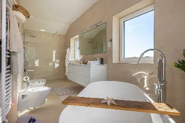 Spacious 5-Bedroom Villa with Pool in Bribir