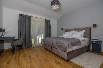 Spacious 5-Bedroom Villa with Pool in Bribir