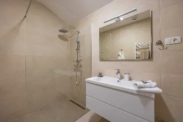 Spacious 5-Bedroom Villa with Pool in Bribir