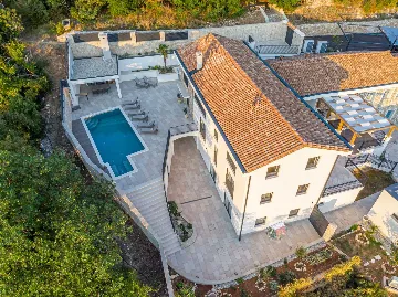 Spacious 5-Bedroom Villa with Pool in Bribir