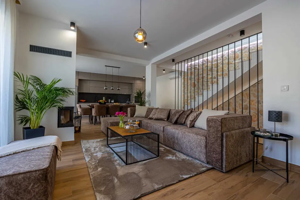 Spacious 5-Bedroom Villa with Pool in Bribir