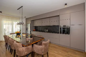 Spacious 5-Bedroom Villa with Pool in Bribir