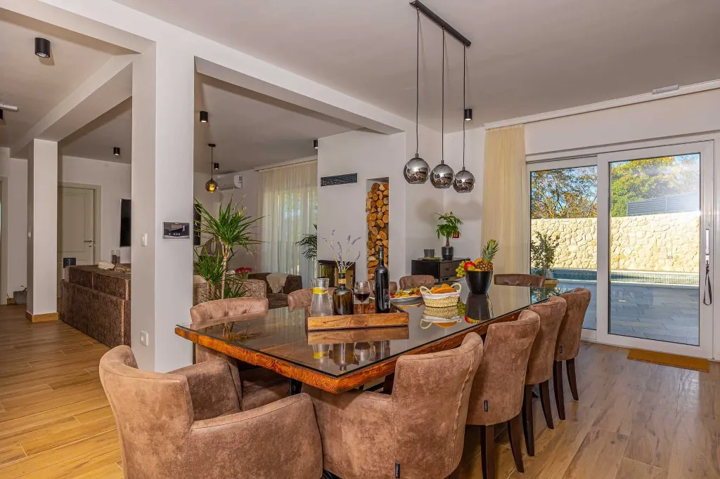 Spacious 5-Bedroom Villa with Pool in Bribir