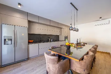 Spacious 5-Bedroom Villa with Pool in Bribir