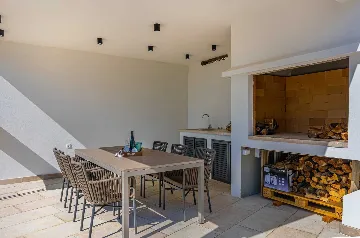 Spacious 5-Bedroom Villa with Pool in Bribir