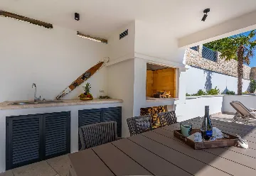 Spacious 5-Bedroom Villa with Pool in Bribir