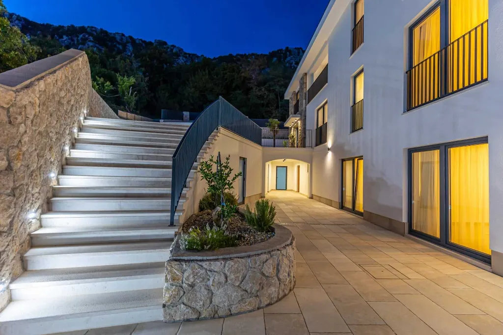 Spacious 5-Bedroom Villa with Pool in Bribir