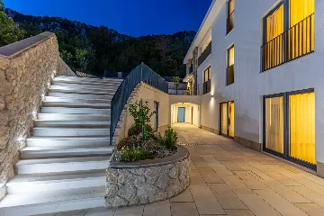 Spacious 5-Bedroom Villa with Pool in Bribir