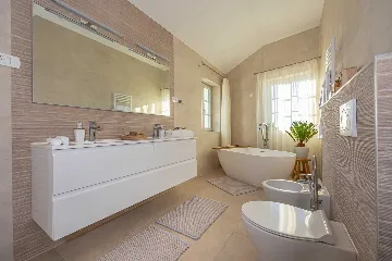 Spacious Sea View Villa with Pool in Bribir