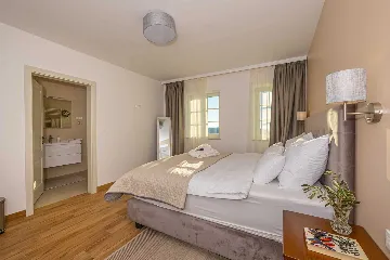 Spacious Sea View Villa with Pool in Bribir