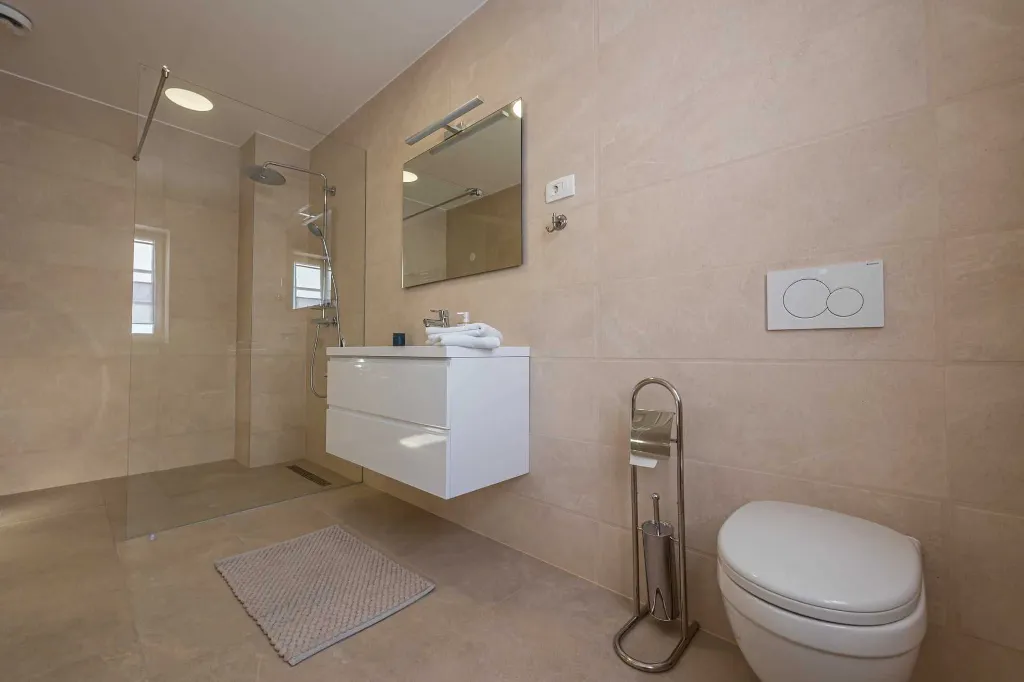 Spacious Sea View Villa with Pool in Bribir