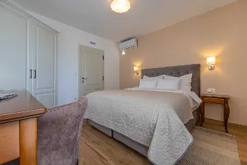 Spacious Sea View Villa with Pool in Bribir