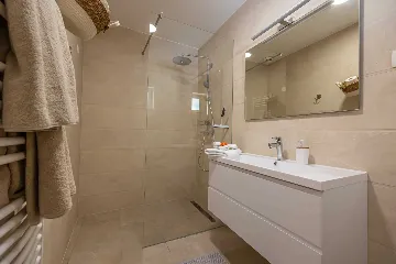 Spacious Sea View Villa with Pool in Bribir