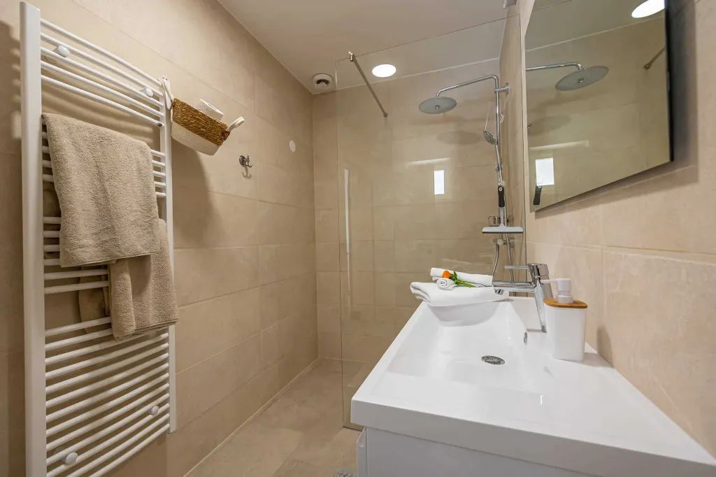 Spacious Sea View Villa with Pool in Bribir