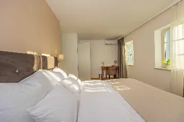 Spacious Sea View Villa with Pool in Bribir