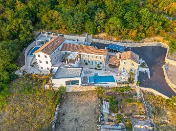 Spacious Sea View Villa with Pool in Bribir