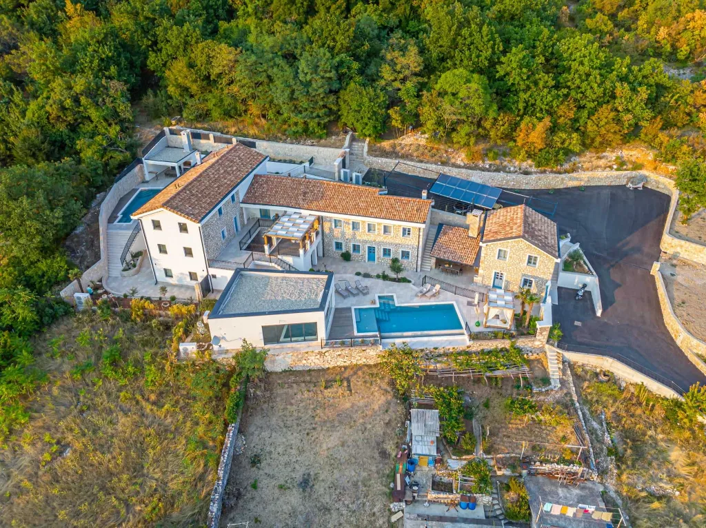 Spacious Sea View Villa with Pool in Bribir