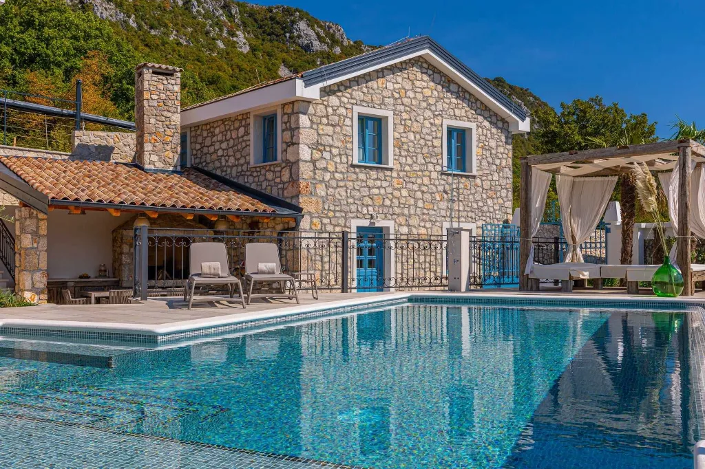 Spacious Sea View Villa with Pool in Bribir
