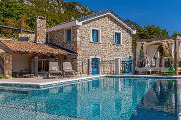 Spacious Sea View Villa with Pool in Bribir