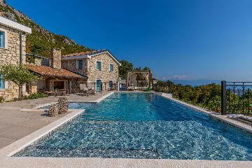 Spacious Sea View Villa with Pool in Bribir