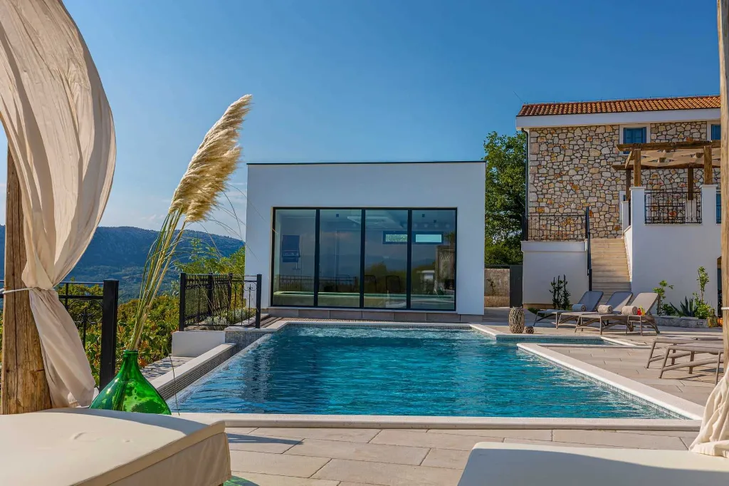 Spacious Sea View Villa with Pool in Bribir