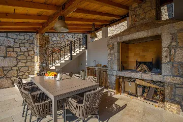 Spacious Sea View Villa with Pool in Bribir