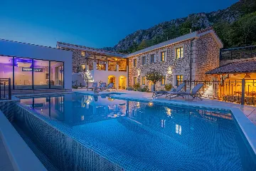 Spacious Sea View Villa with Pool in Bribir