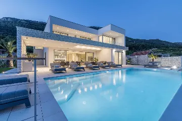 Contemporary Villa Retreat with Pool in Kaštel Stari