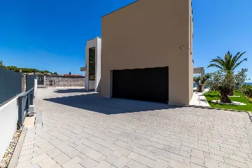 Contemporary Villa Retreat with Pool in Kaštel Stari