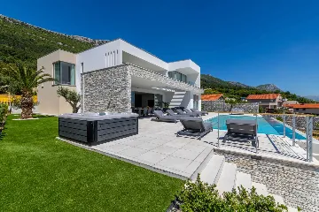 Contemporary Villa Retreat with Pool in Kaštel Stari